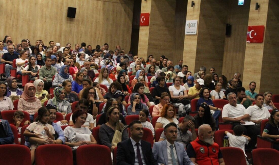 Öğretmenlere terörle mücadele konferansı düzenlendi Niğde İl Emniyet Müdürlüğü Terörle Mücadele Şube Müdürlüğü ekipleri tarafından
