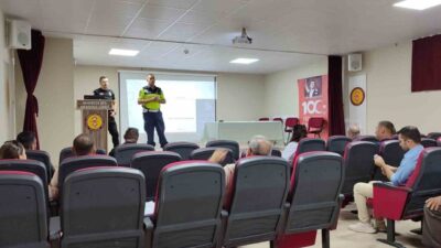 Balıkesir’in Sındırgı ilçesinde öğrenci güvenliğini artırmak amacıyla okul servis şoförlerine