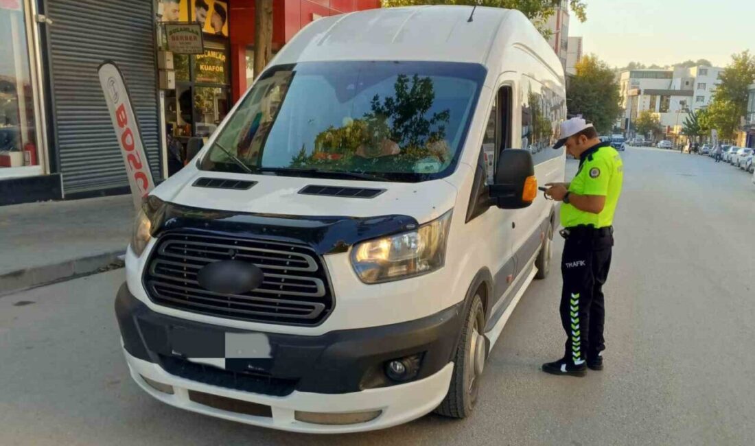 Okul servislerine sıkı denetim Adıyaman İl Emniyet Müdürlüğü’ne bağlı Trafik Şube Müdürlüğü ekiplerince, il