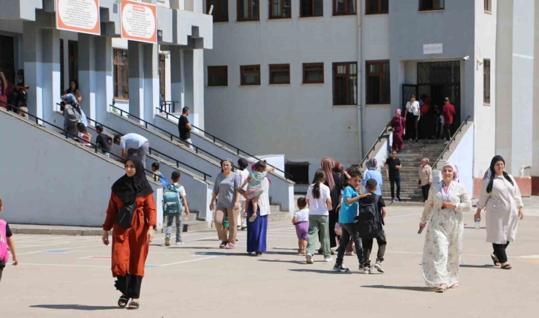 Okulun ağır hasarlı olduğu ortaya çıktı, eğitimin başlamasına 2 gün kala öğrenciler başka okula nakledildi Diyarbakır’ın Yenişehir ilçesinde bulunan Şehitlik İlkokulu’nun, yeni eğitim öğretim yılının