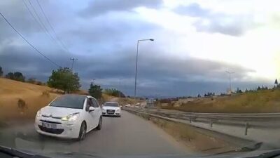 Bursa’da ailesiyle birlikte yolculuk eden sürücü ve ailesi, karşıdan gelenlerin