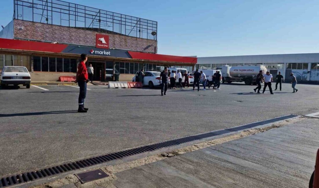 Edirne-İstanbul TEM Otoyolu’nda bir akaryakıt istasyonunda iki kişi arasında omuz