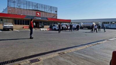 Edirne-İstanbul TEM Otoyolu’nda bir akaryakıt istasyonunda iki kişi arasında omuz