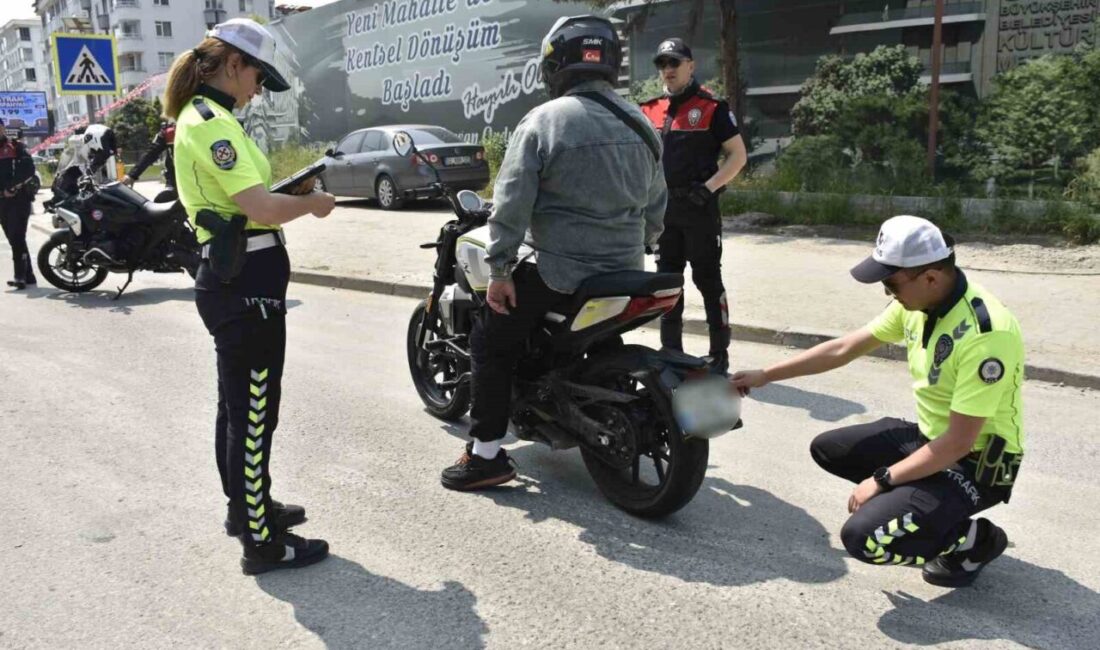 Ordu’da 17 bine yakın araç ve sürücüsü denetledi Ordu’da polis ekipleri tarafından trafik kazalarını azaltmaya yönelik yapılan denetimlerde