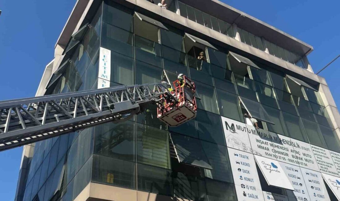 Ordu’nun Ünye ilçesinde, bir iş merkezinin merdiven boşluğundan gelen yanık