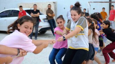 Defne Belediyesi tarafından Orhanlı Mahallesi’nde düzenlenen etkinlikte çocuklar doyasıya eğlendi.