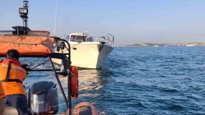 İstanbul Ortaköy önlerinde makine arızası nedeniyle sürüklenen ve içerisinde 1