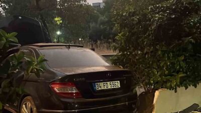 Muğla’nın Milas ilçesinde, iki araca ve bir apartman duvarına çarparak