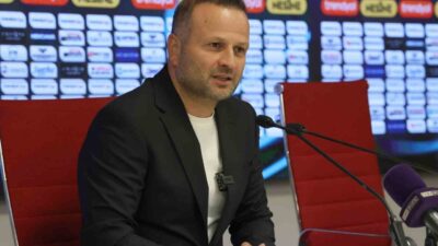 Sivasspor Teknik Direktörü Osman Zeki Korkmaz, 3 puanla ayrıldıkları Sarıyer