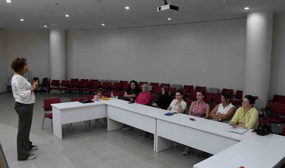 Osmangazi Belediyesi’nden velilere özel kitap atölyesi Osmangazi Belediyesi, velilerin kitaplara farklı bir gözle bakabilmesi ve çocuklarına