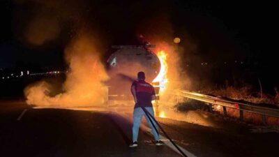 Osmaniye’nin Düziçi ilçesinde akaryakıt yüklü bir tankerde çıkan yangın, itfaiye