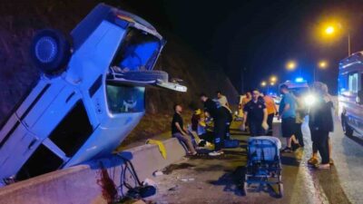 Osmaniye’nin Bahçe ilçesinde aynı yöne giden iki otomobilin karıştığı kazada,