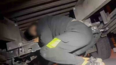 Kayseri’de polis ekipleri tarafından durdurulan oto kurtarıcının alt kısmına yapılan