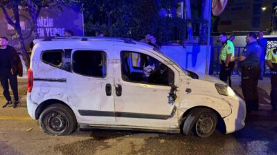 Denizli’nin Pamukkale ilçesinde otomobil, direksiyon hakimiyetini kaybederek önce kaldırıma sonra