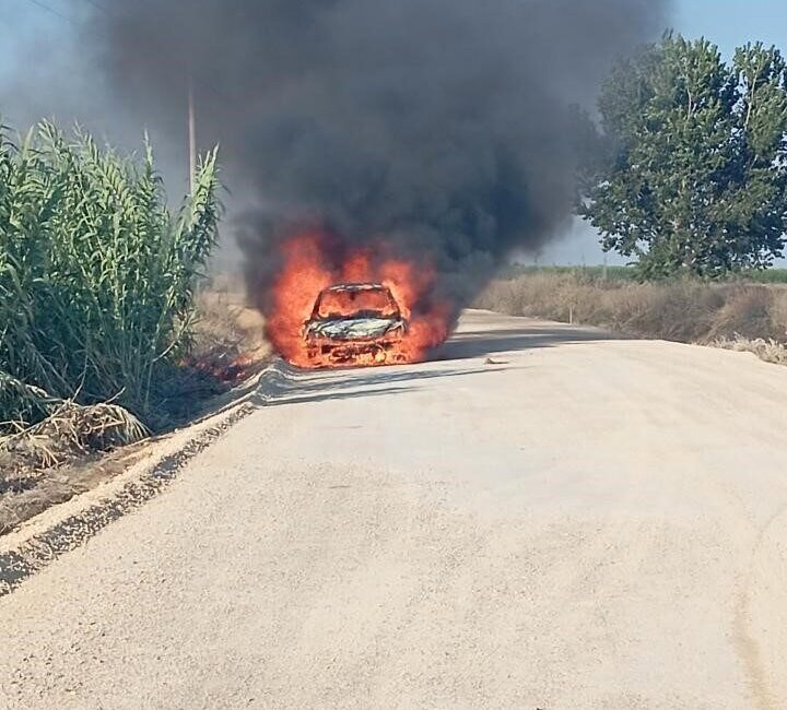 Adana’da alev alev yanan otomobil demir yığınına döndü. Olay, merkez