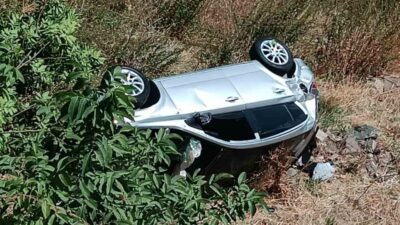 Bitlis’te otomobilin kontrolden çıkarak duvardan düşmesi sonucu biri ağır 2