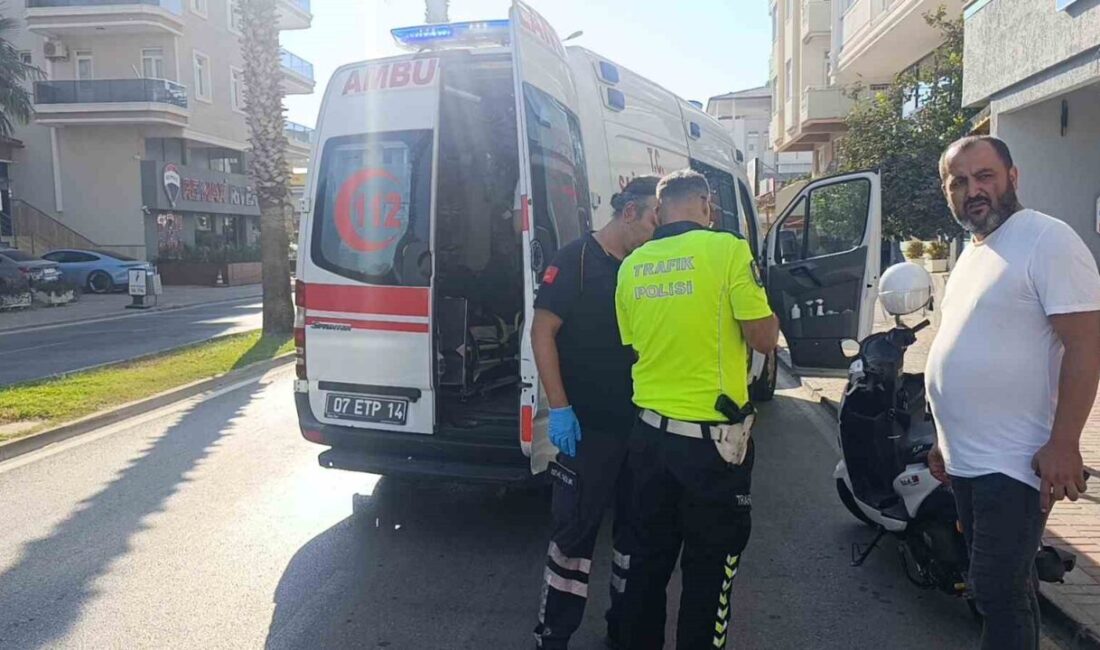 Antalya’nın Manavgat ilçesinde kırmızı ışıkta bekleyen otomobil sürücüsünün ani şerit