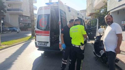 Antalya’nın Manavgat ilçesinde kırmızı ışıkta bekleyen otomobil sürücüsünün ani şerit