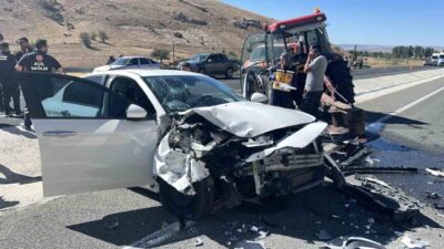 Kayseri’nin Bünyan ilçesinde otomobil ile traktörün karıştığı trafik kazasında 4