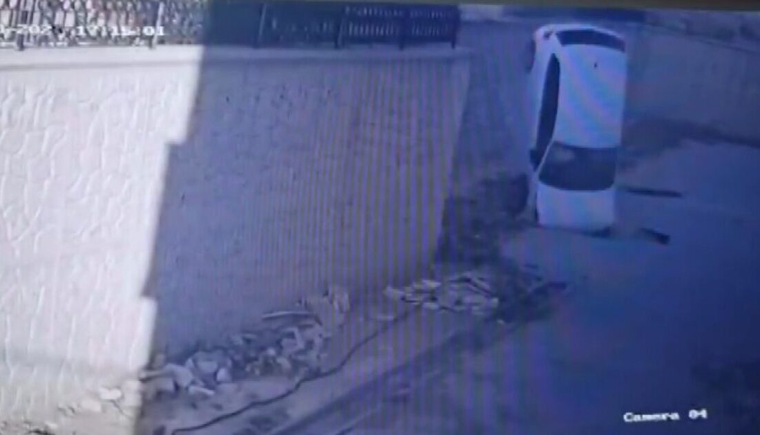 Otomobil, metrelerce yükseklikten yere çakıldı: 1 yaralı Yozgat’ın Sorgun ilçesinde kontrolden çıkan otomobilin metrelerce yükseklikten okul bahçesine