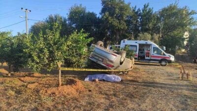 Antalya’nın Manavgat ilçesinde sürücüsünün kontrolünden çıkan otomobilin şarampole devrilmesi sonucu