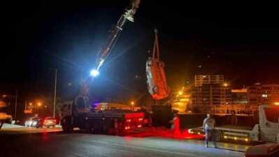 Adıyaman’ın Besni ilçesinde sürücüsünün direksiyon hakimiyetini kaybettiği otomobilin şarampole yuvarlanması