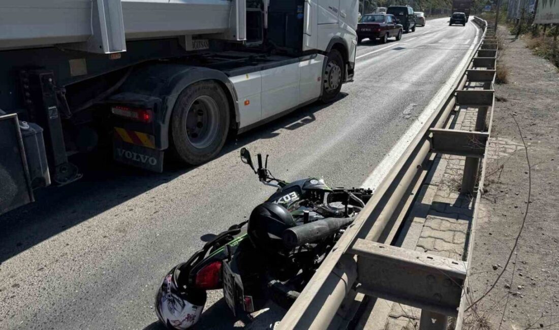 Otomobil sürücüsü motosiklete çarpıp kaçtı; 1 yaralı Zonguldak’ın Alaplı ilçesinde bir otomobilin önünde seyreden motosiklete çarpıp kaçtığı