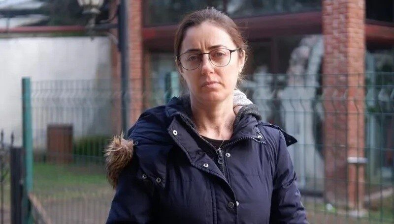 Edirne’de kocasının sevgilisine benzettiği kadını otomobilden inerken kapıyı üzerine çarparak