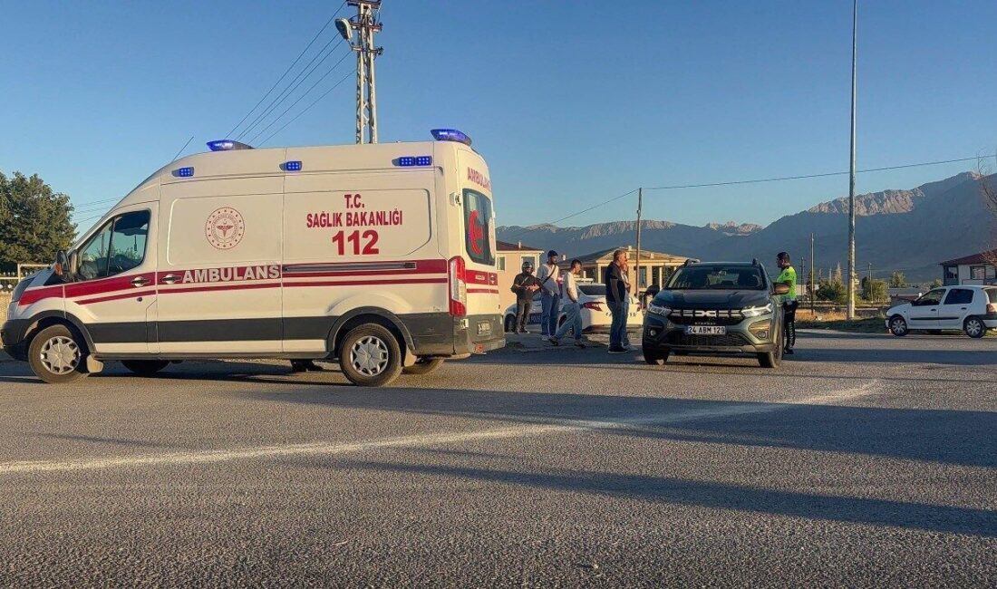 Erzincan’ın Şehit Cengiz Topel Mahallesi İmam Rıza Caddesi’nde otomobil ile