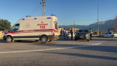 Erzincan’ın Şehit Cengiz Topel Mahallesi İmam Rıza Caddesi’nde otomobil ile