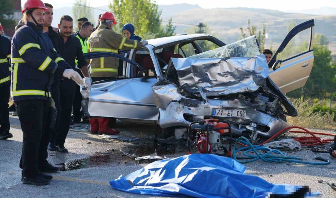 Kırıkkale’de iki otomobilin kafa kafaya çarpıştığı kazada sürücüler olay yerinde
