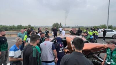 Kuzey Marmara Otoyolu Sakarya geçişinde aynı istikametteki iki otomobilin çarpışması