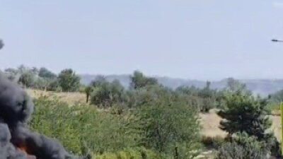 Mersin’in Tarsus ilçesinde yolcuları tahliye edilen otobüs alev alev yandı.