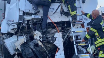 Mersin’de otoyolun gişeler mevkiinde 2 tır, 1 tanker, 1 kamyon