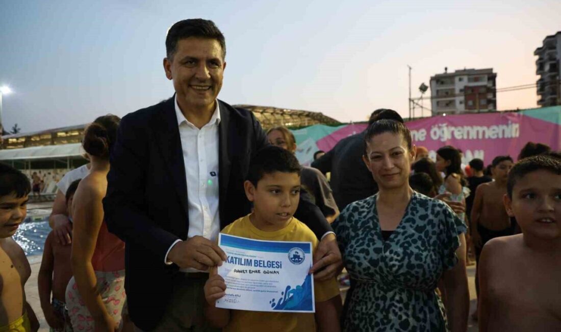 Adana’nın Kozan ilçesinde verilen kursla 500 çocuk yüzmeyi öğrenirken, özel