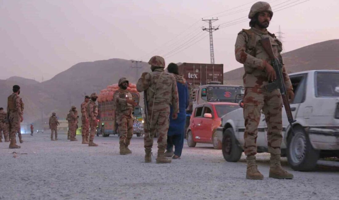 Pakistan’ın Güney Veziristan eyaletinde askeri konvoya düzenlenen saldırı sonucunda çıkan