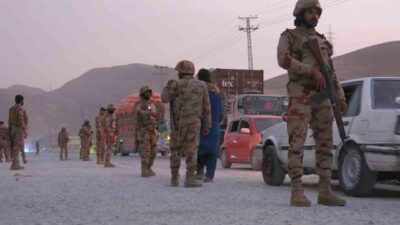 Pakistan’ın Güney Veziristan eyaletinde askeri konvoya düzenlenen saldırı sonucunda çıkan