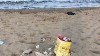 İzmir’de berrak denizi ve kumu ve mavi bayraklarıyla Türkiye’nin en