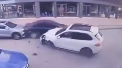 Tokat’ta panelvan ile çarpışan milyonluk Porsche marka cipin tekeri yerinden