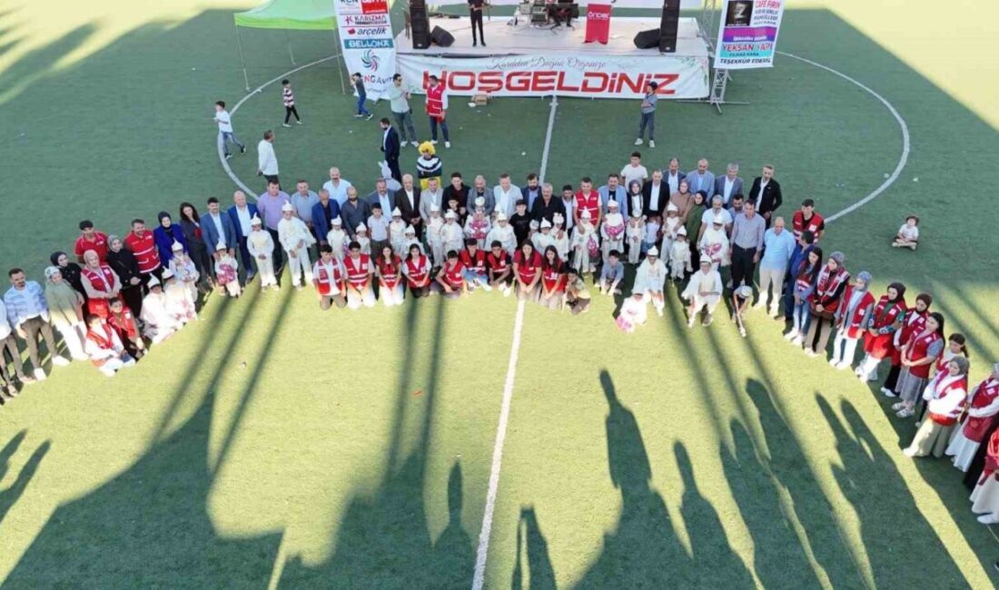 Ağrı’nın Patnos ilçesinde düzenlenen toplu sünnet şöleninde 80 çocuk dualar