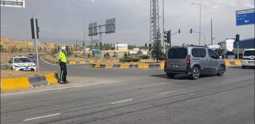 Patnos’ta trafik denetimleri hız kesmiyor Ağrı’nın Patnos ilçesinde son zamanlarda meydana gelen trafik kazalarının ardından