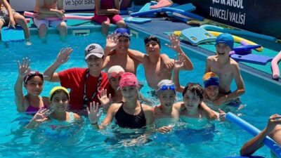 Tunceli’nin Pertek ilçesinde “Yüzme Bilmeyen Kalmasın” projesiyle çok sayıda çocuk
