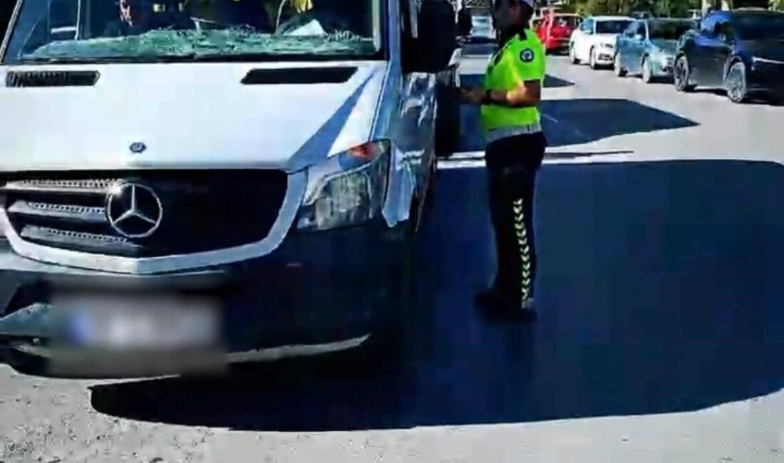 Polis ekiplerinden okul servislerine denetim: 826 servis kontrol edildi Kayseri’de polis ekipleri 2025-2026 eğitim-öğretim yılının başlamasıyla birlikte okul servislerine