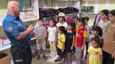 Sosyal sorumluluk projeleriyle tanınan polis memuru Mustafa Şahin, ’Askıda Kırtasiye’