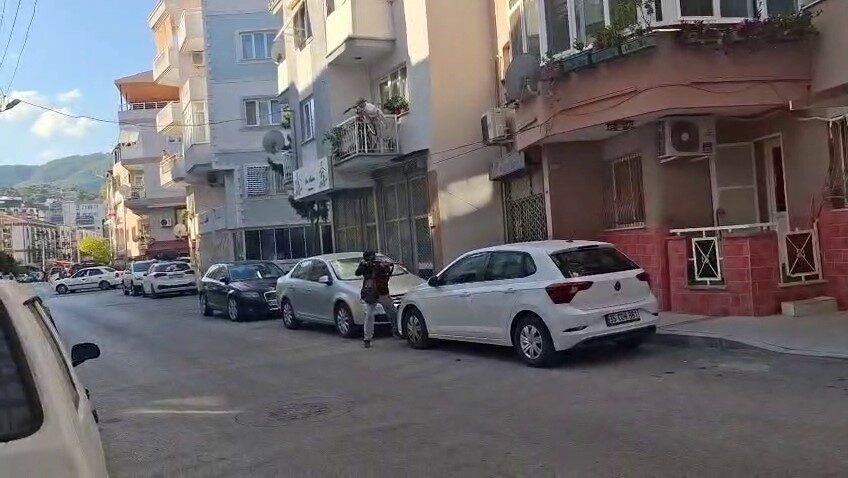 İzmir’in Balçova ilçesinde polis merkezine yapılan saldırıya ilişkin soruşturmada gözaltı