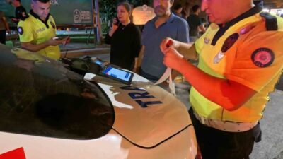 Aksaray’da direksiyon başında alkollü yakalanan sürücüye ceza kesilip ehliyetine 6