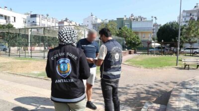 Antalya’da polis ekipleri tarafından ’Çocuk ve Gençlerin Korunmasına Yönelik Okul