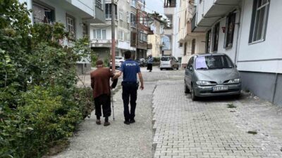 Ordu’nun Ünye ilçesinde, evine gidemeyen yaşlı bir vatandaş için seferber