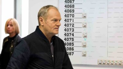 Polonya Başbakanı Donald Tusk’un Lexus marka aracı, korumalar tarafından 24