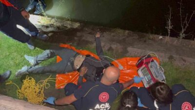 Eskişehir’de arkadaşıyla otururken Porsuk Çayı’na düşen genç, dalgıçlar tarafından sudan